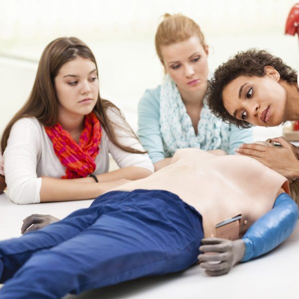 iStock_50641552_LARGE_cpr-class-students